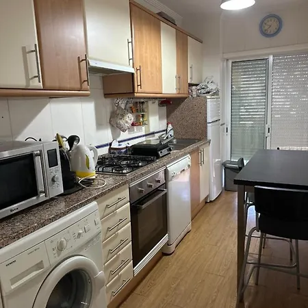 Bellavista Modern Comfort, 3 Balcony, Family With Wi-fi דירה אלבופיירה